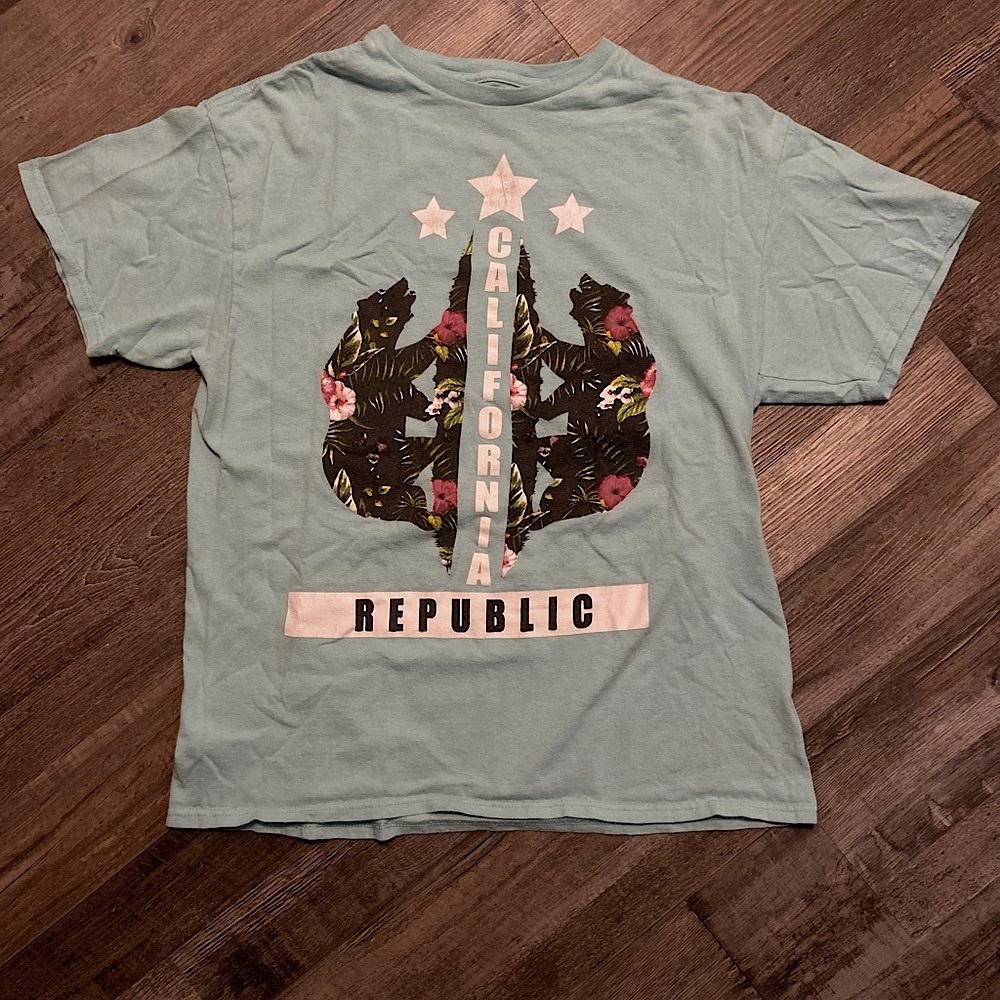 California Republic Men’s Graphic Tee - Light Blue